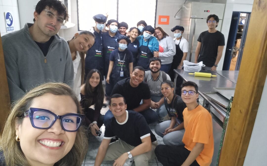 ESTUDIANTES DE RELACIONES INDUSTRIALES DE LA UCAB REALIZAN VISITA GUIADA A ASODECO PARA PROFUNDIZAR EN DIVERSIDADES E INCLUSIÓN LABORAL